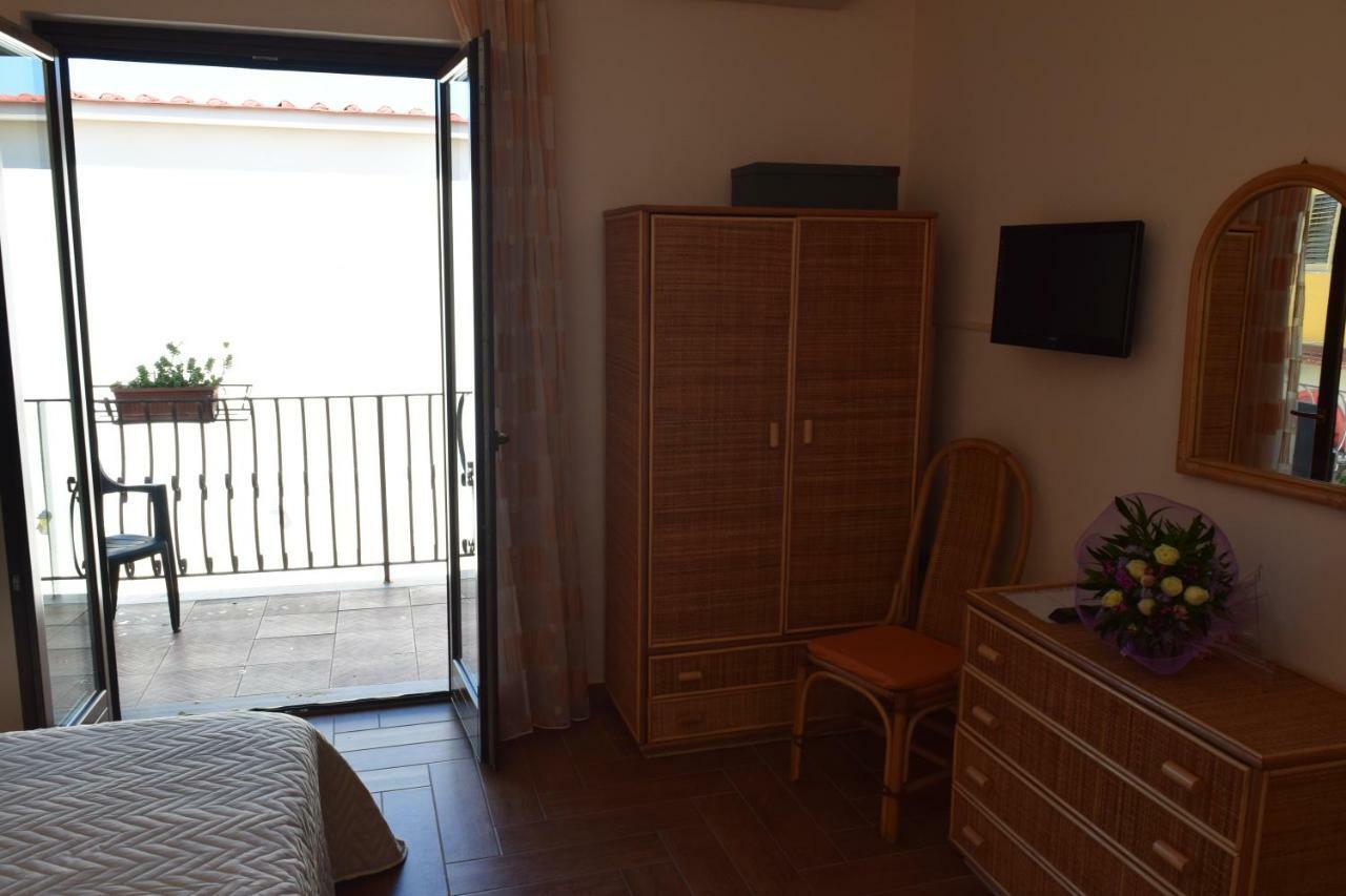 Bed &Breakfast Pinetamare Bed & Breakfast Castel Volturno Exterior photo