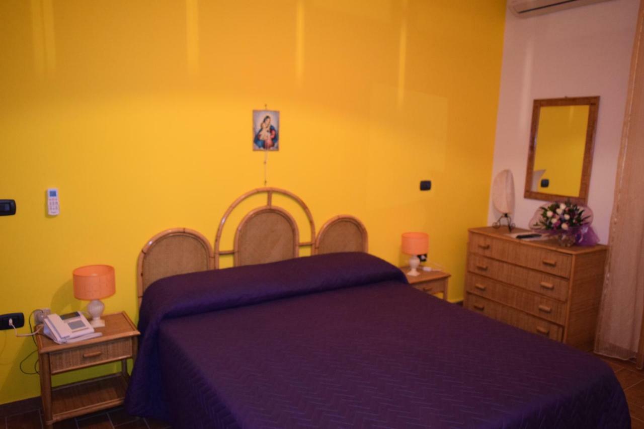 Bed &Breakfast Pinetamare Bed & Breakfast Castel Volturno Exterior photo